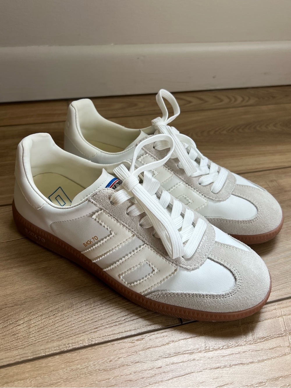White Back 70 Sneakers - Picture 7 of 10